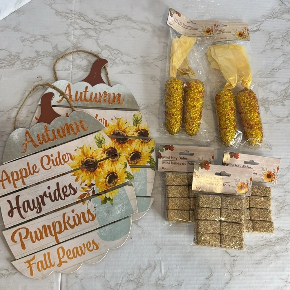 Autumn Harvest crafters mini hay bales corn on Cobb and wall sign fall
